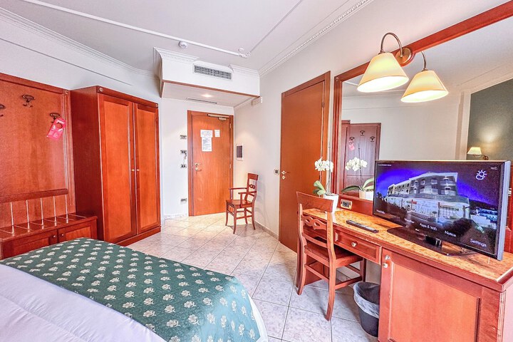 Room 16 of 41