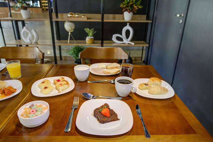 Breakfast/Coffee Service 65 of 129