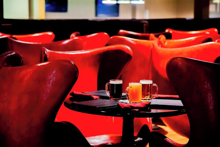 Lounge 43 of 52