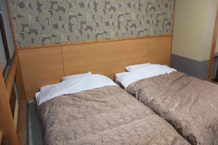 Room 13 of 65
