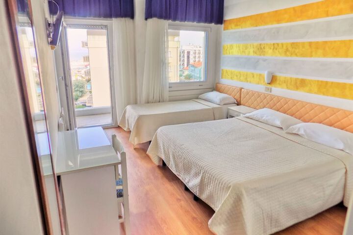 Room 2 of 40