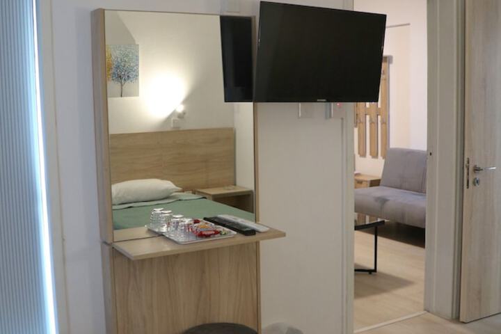 Room 10 of 24