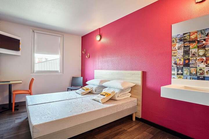 Room 25 of 61