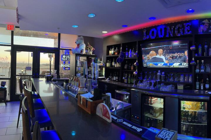 Lounge 39 of 44