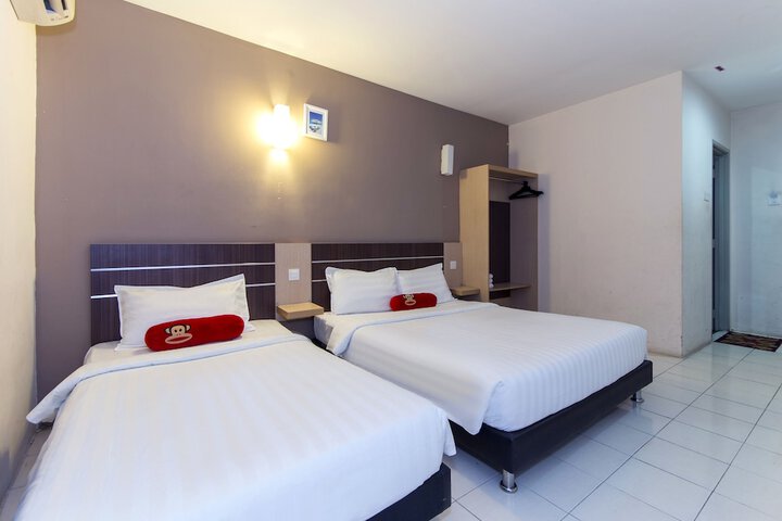 Room 14 of 32