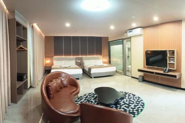 Room 19 of 39