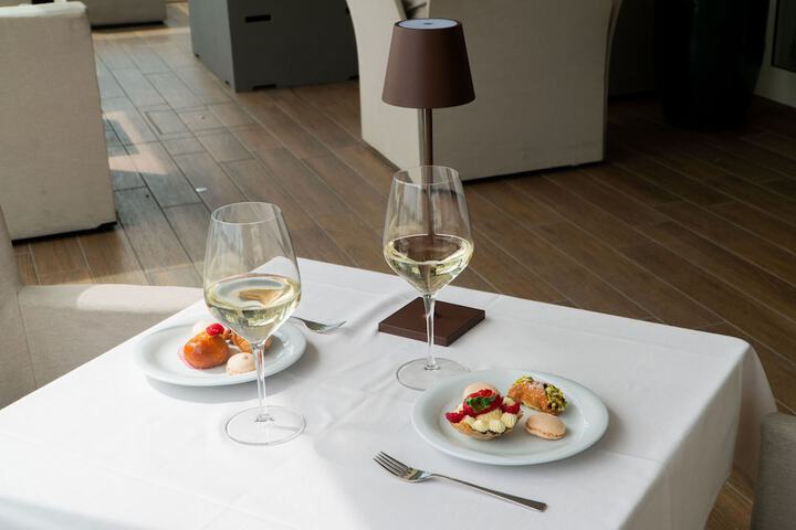 Dining 52 of 71