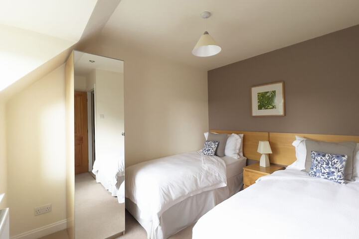 Room 5 of 44