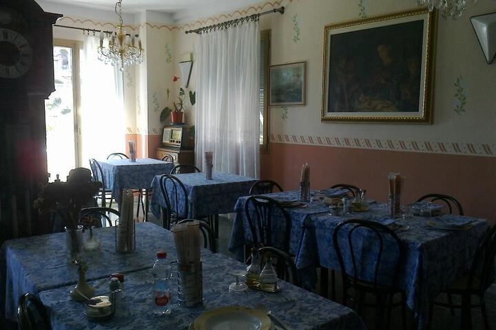 Dining 3 of 21