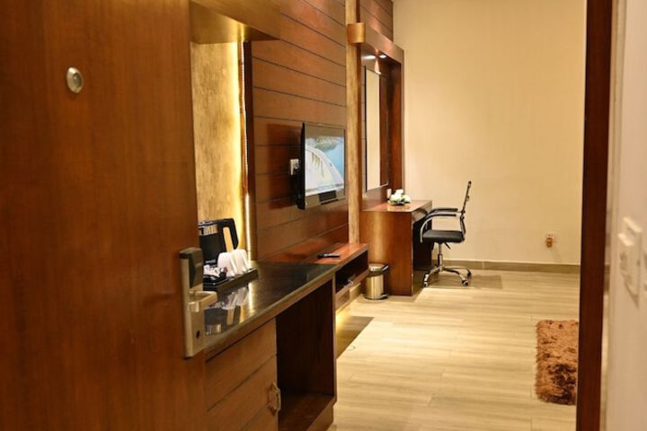 Room 12 of 27