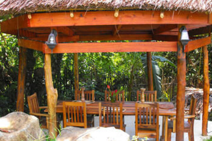 Dining 24 of 32