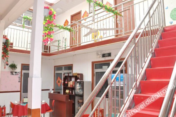 Longhe Yujia Hotel