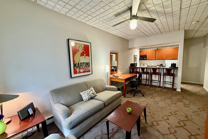 Room 8 of 12