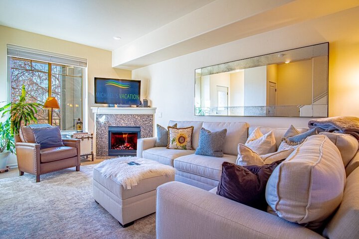 2BD Sweetwater Condo - Community Park Pool + Hot Tub