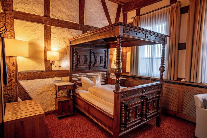 Room 16 of 146