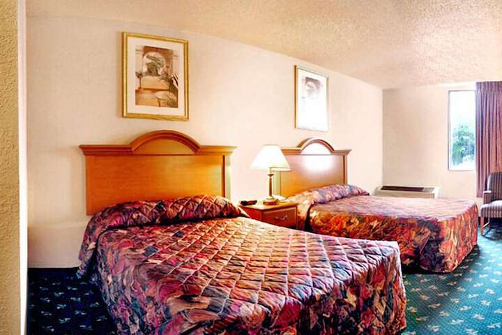 2 Double Beds (1 of 5)