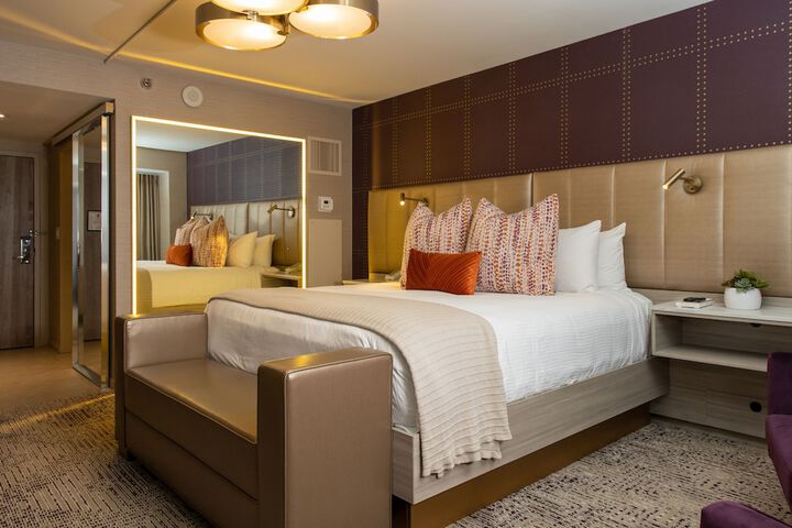 Accessible King Size Bed (28 of 50)