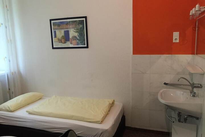 Room 16 of 51