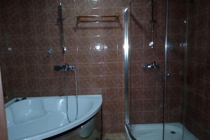 Room 2 of 10
