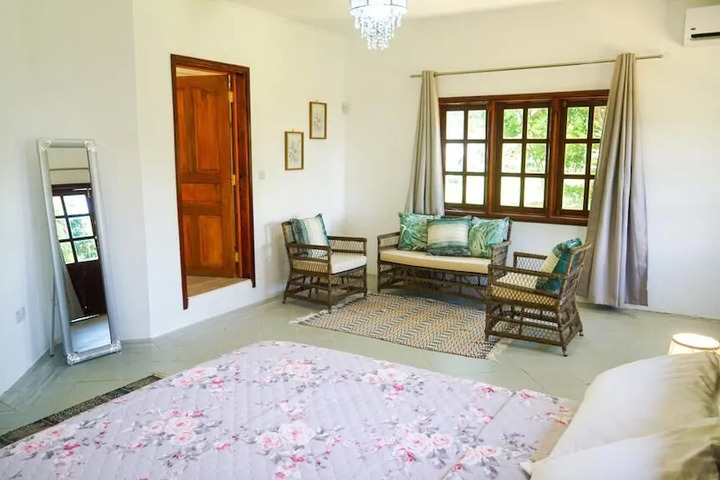 Room 4 of 7