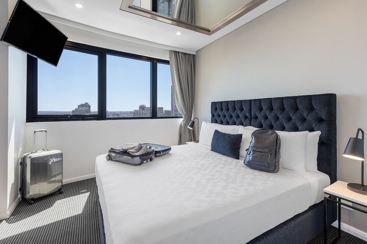 Room 4 of 103