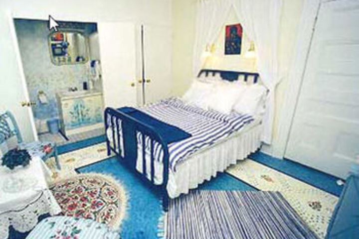 Room 7 of 8