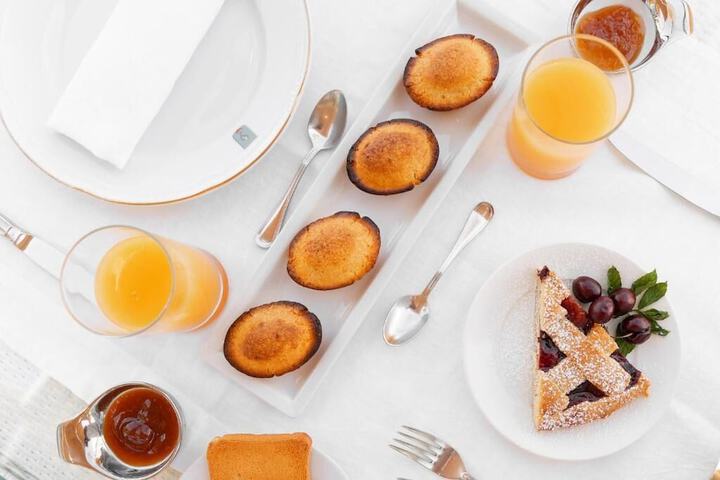 Breakfast/Coffee Service 66 of 91