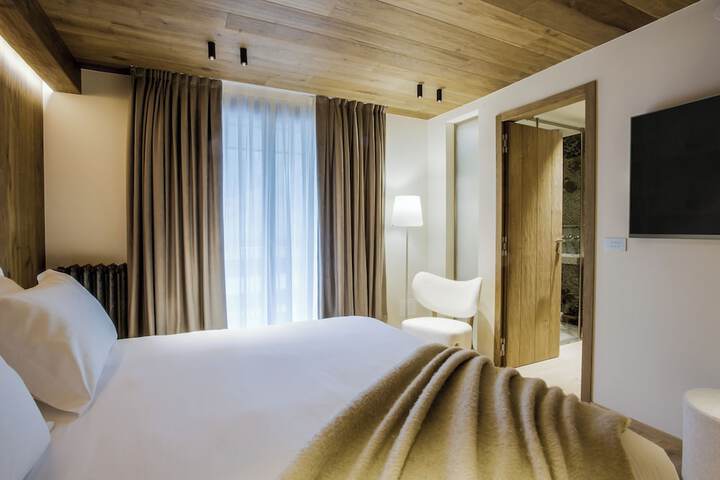 Room 5 of 38