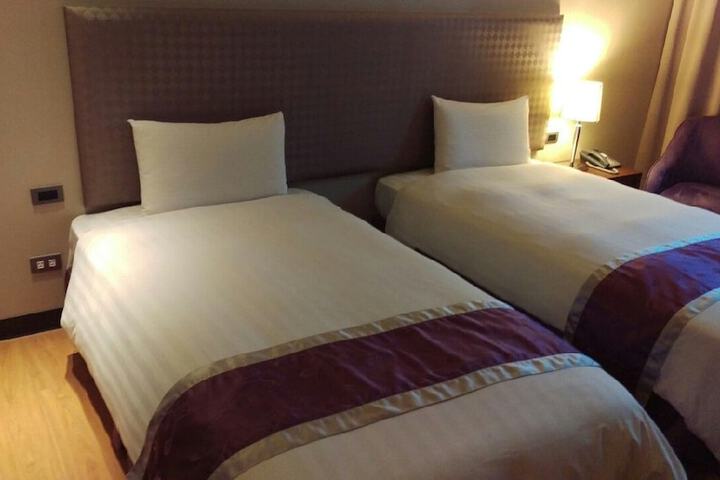 Room 6 of 48