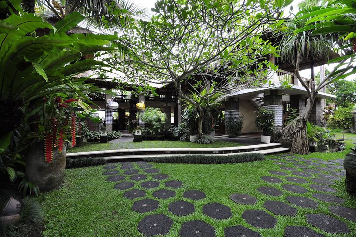 Entrance & Lobby