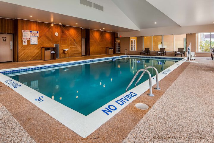 Pool 10 of 39