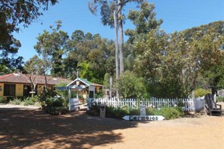 Hotel Exterior 12 of 23