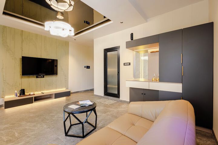 Room 11 of 35