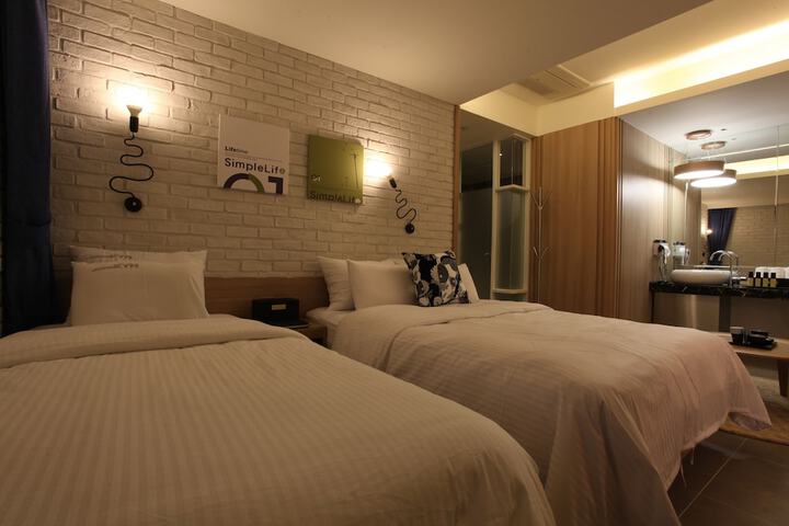 Room 11 of 60