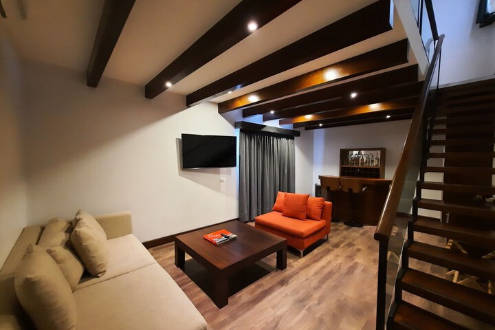 Room 45 of 103