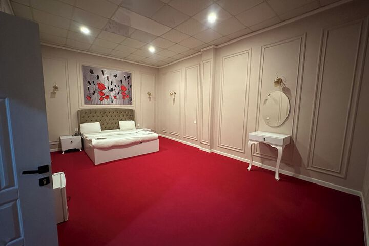 Room 42 of 78