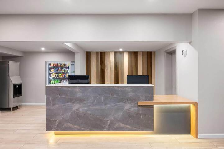 Entrance & Lobby