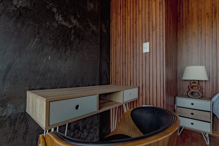 Room 14 of 65