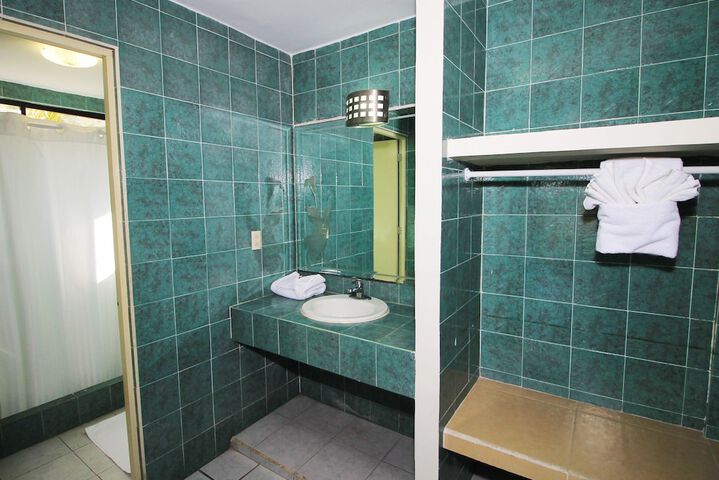 Room 10 of 33