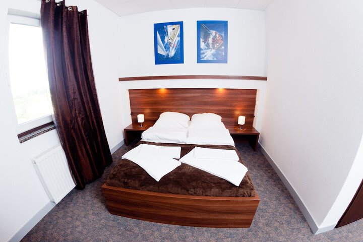Room 11 of 38