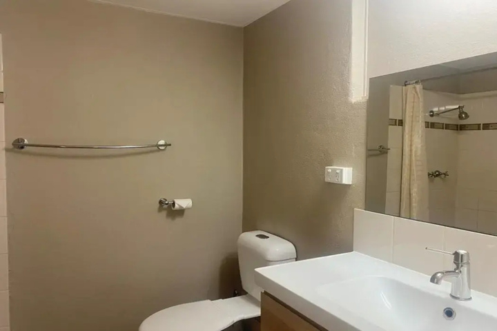 Room 7 of 9