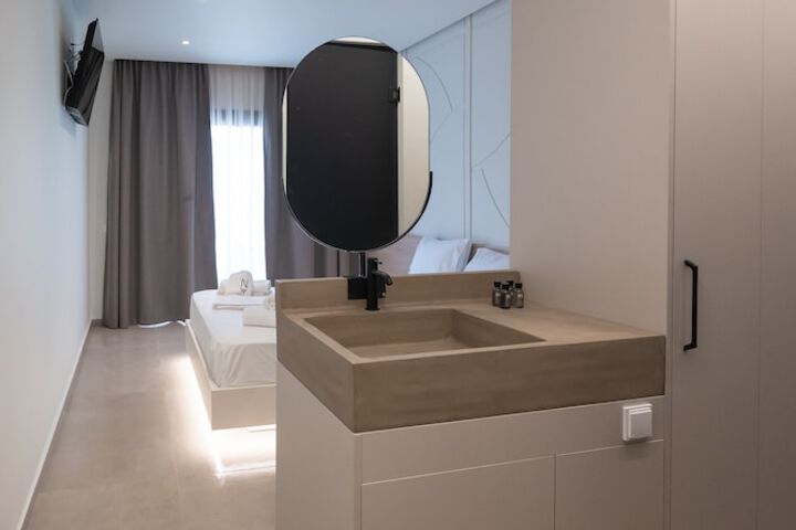 Room 3 of 44