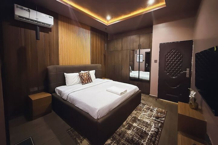 Room 2 of 23