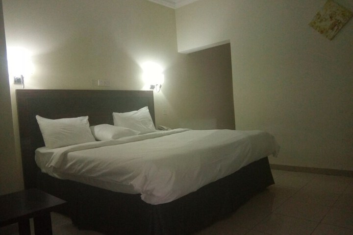 Room 15 of 38