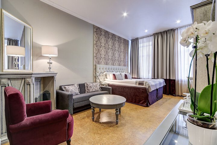 Room 10 of 120