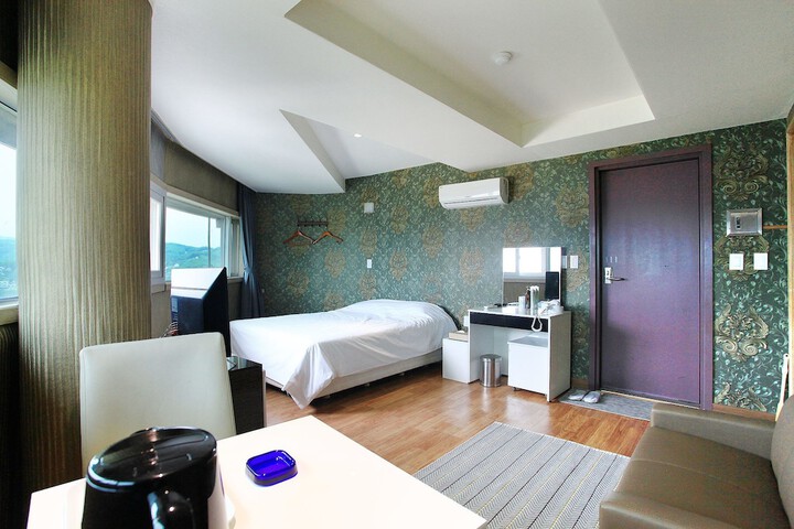 Room 22 of 62