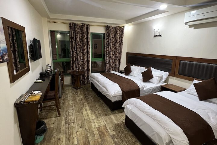 Room 10 of 27