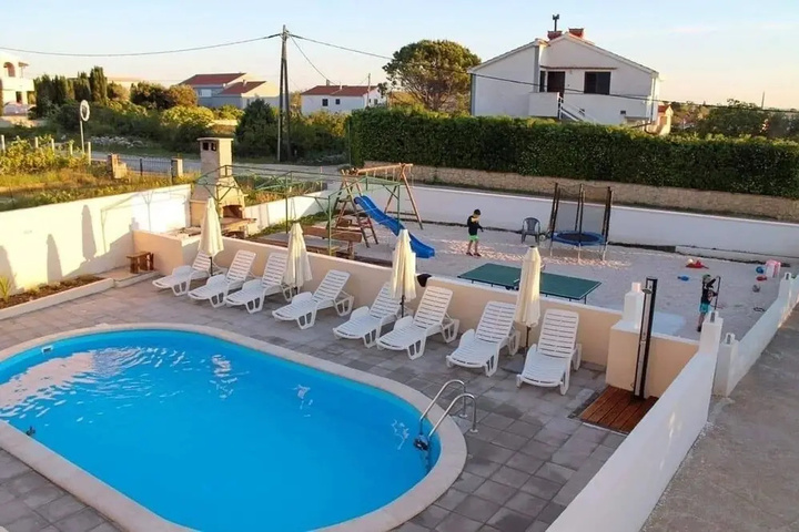 Pool 8 of 14