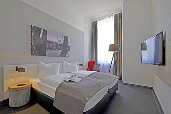 Room 7 of 30