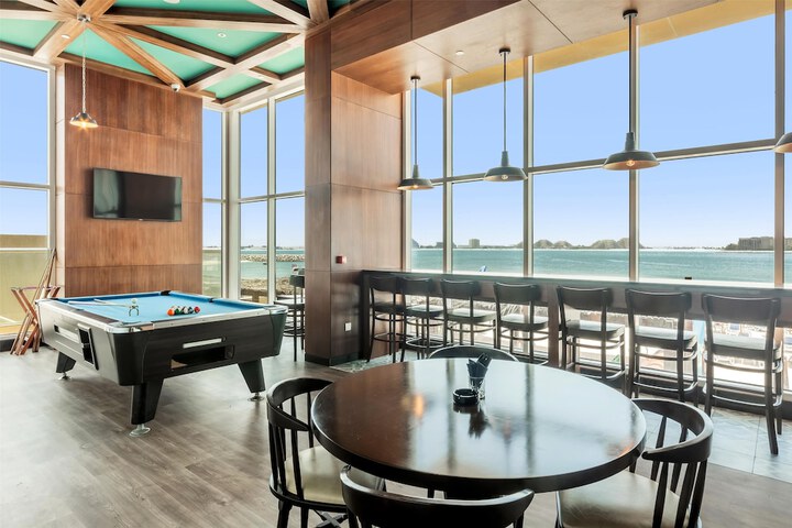 Lounge 187 of 268